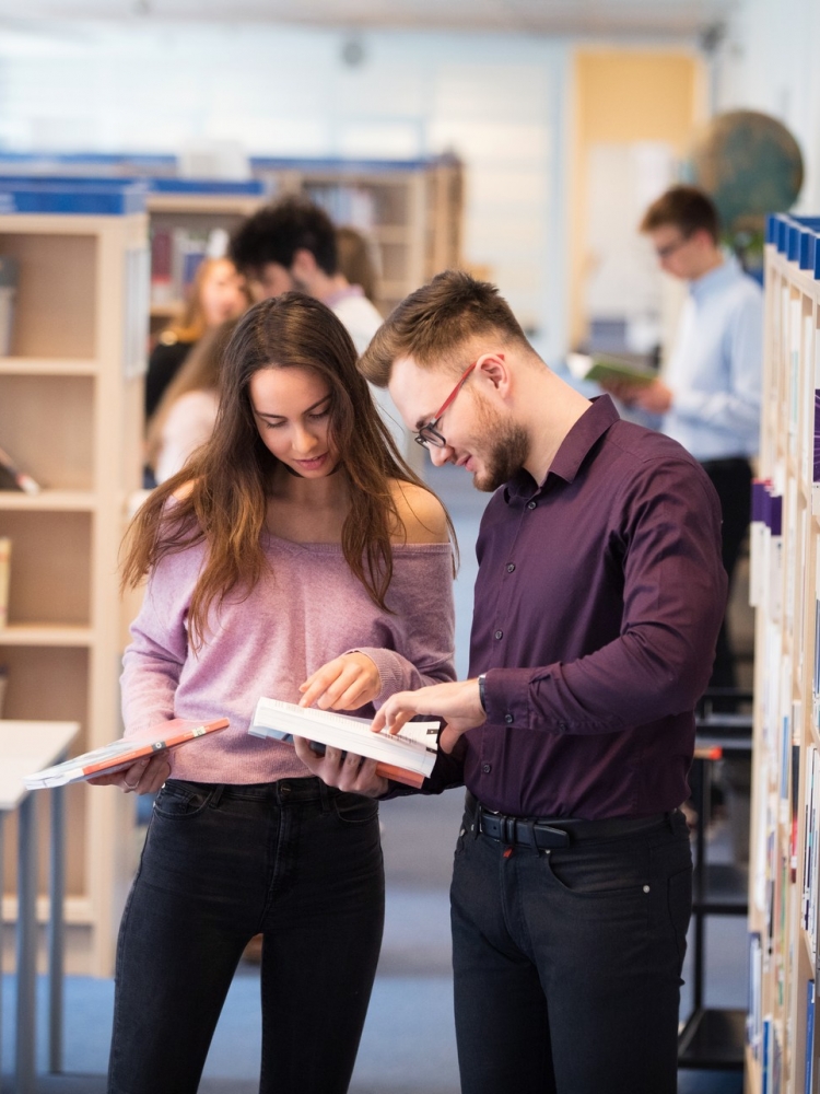 Two FIR students received the Fulbright Scholarship