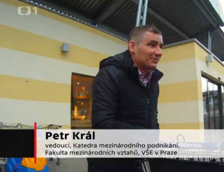 Comparing food and drug prices. The Head of the Department of International Business, Petr Král, in the Czech Television