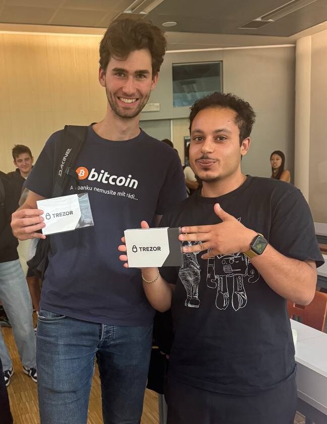 Safe Start in the World of Cryptocurrencies: VŠE Students Receive Trezor Hardware Wallets